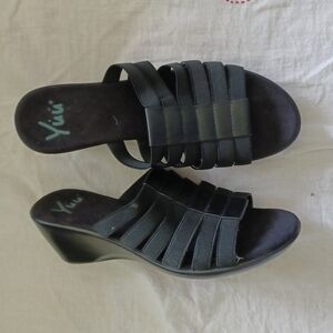 YUU SLIDES WEDGE SANDALS SIZE 7 BLACK COLOR excellent condition